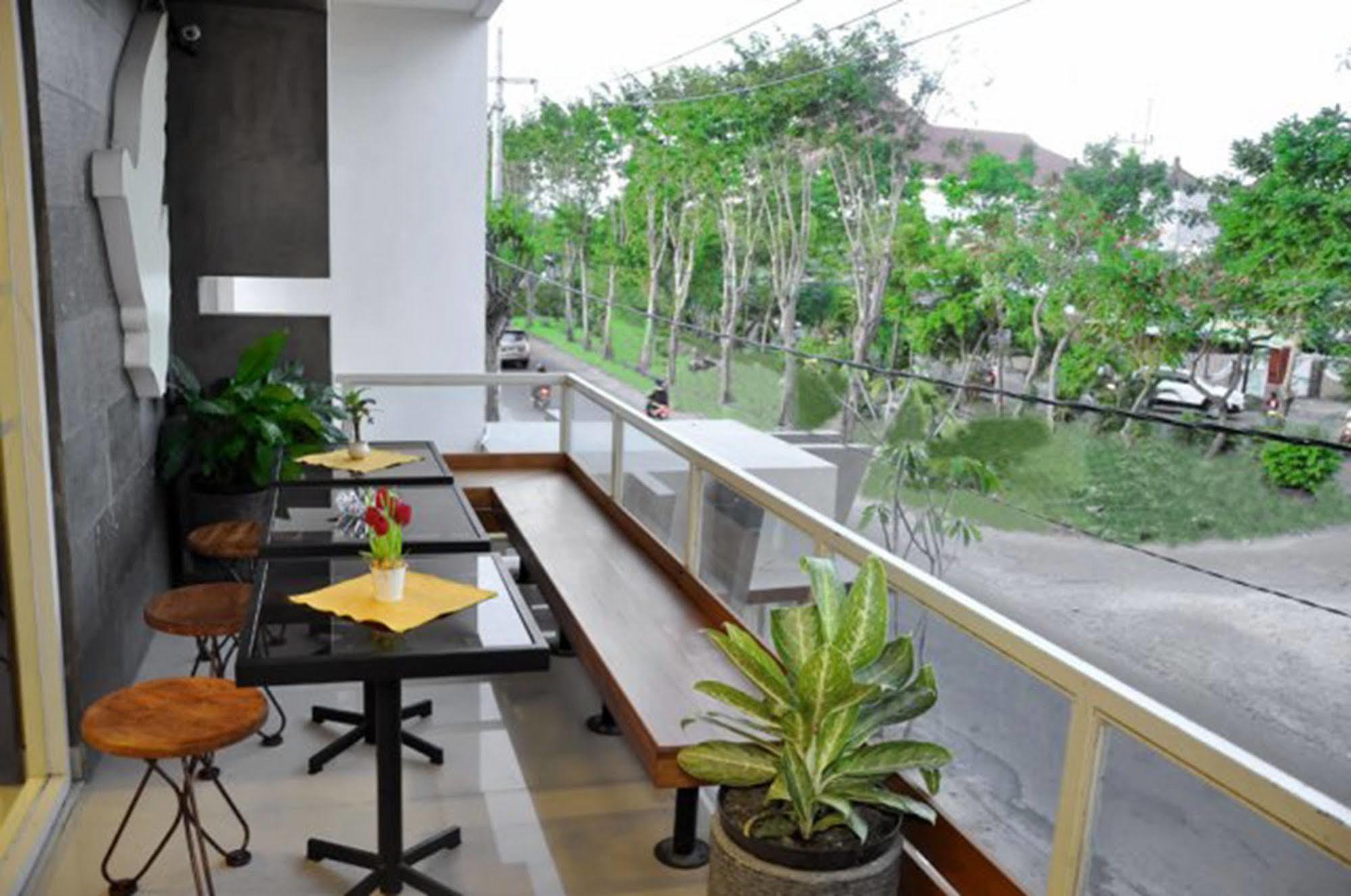 Hôtel Metro House à Sorabaya Extérieur photo